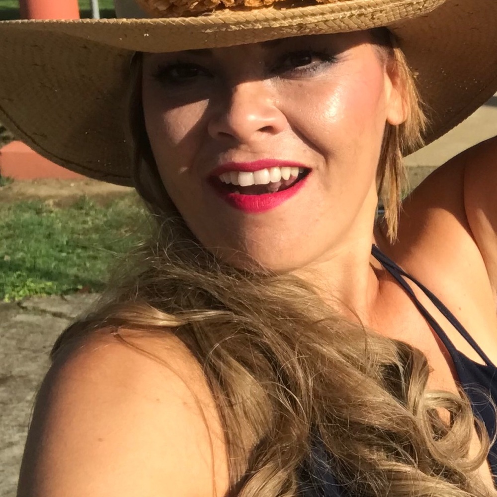Meet your Posher, Coraly
